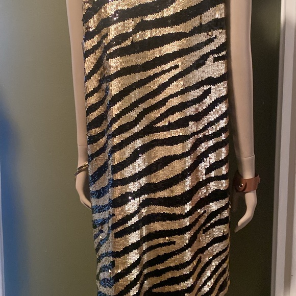 Beautiful sequined dress by DESIGNER TRINA TURK, SIZE 6, Black & Gold zebra. - Picture 12 of 15